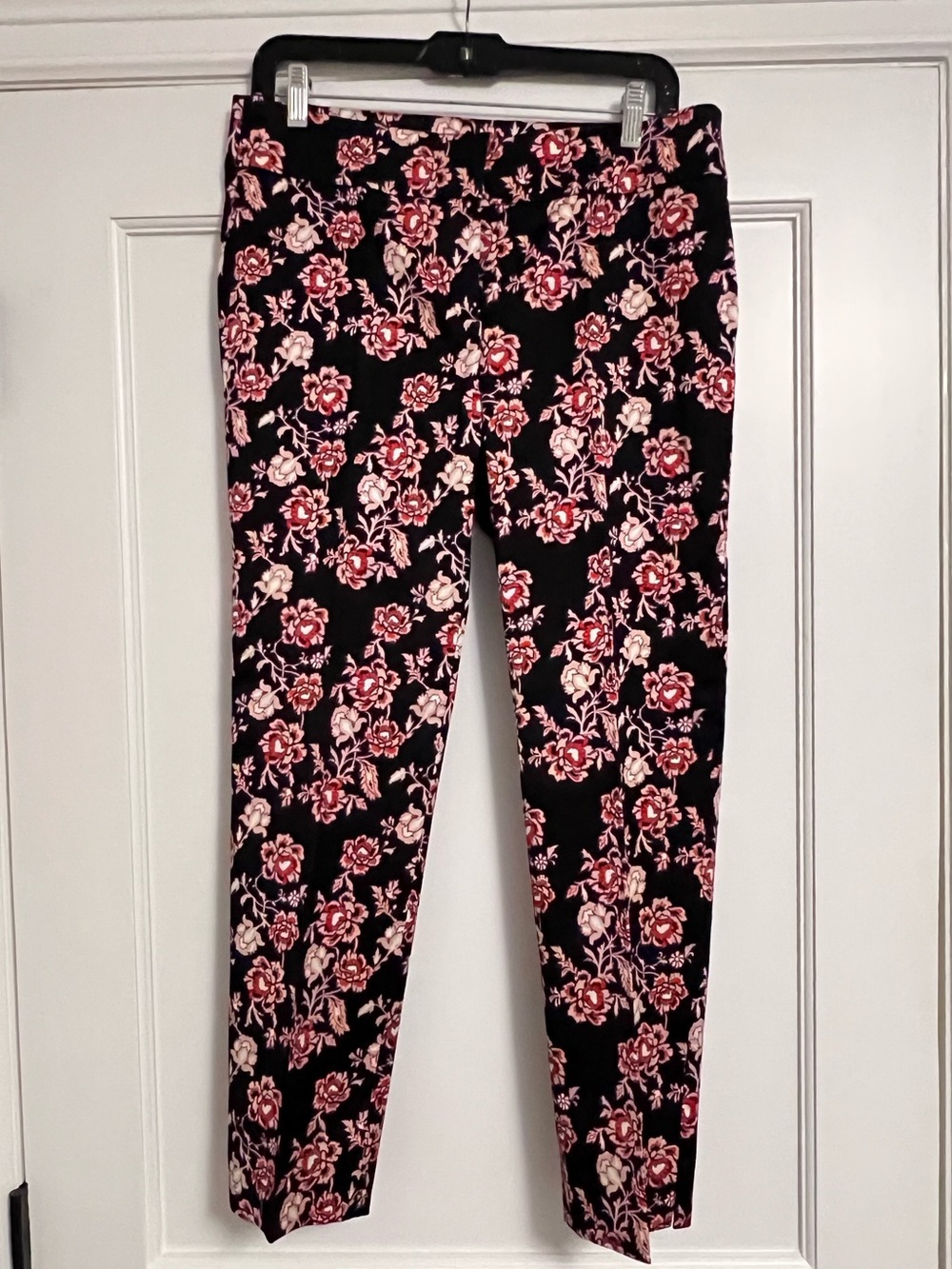 Floral Print Tapered Pants - Black with Red Floral - Picture 5 of 9